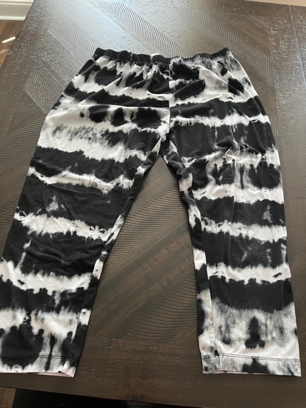 Women’s Tie-Dye Capri Pants — Black & White